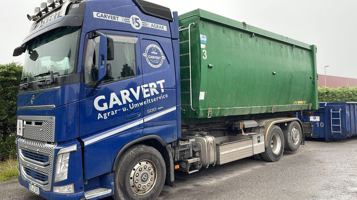 Abrollcontainer in verschiedenen Größen per Hakenlift