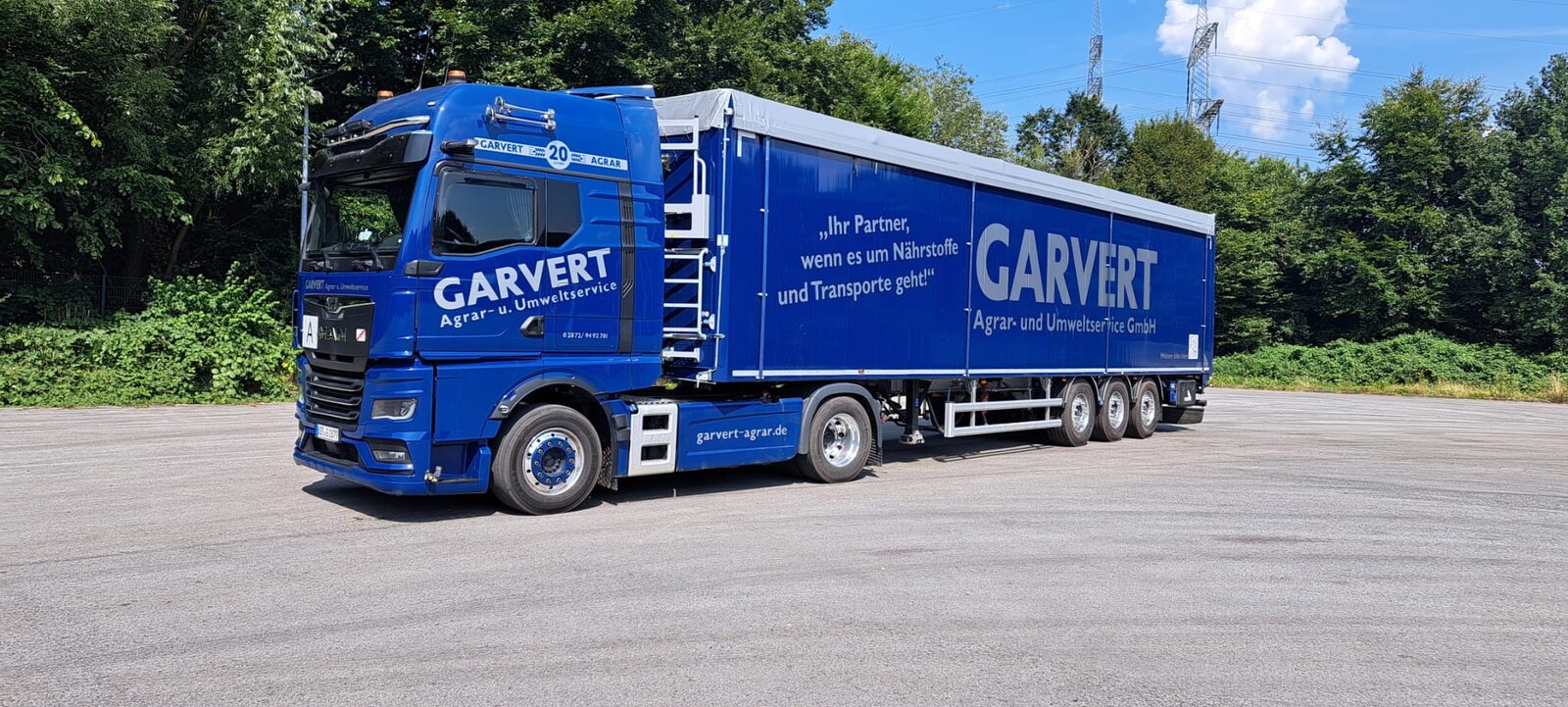 GARVERT Schubboden-LKW auf der Straße