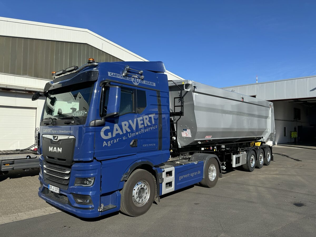 Blauer GARVERT Kipper-LKW für Schüttgut- und Abfalltransporte